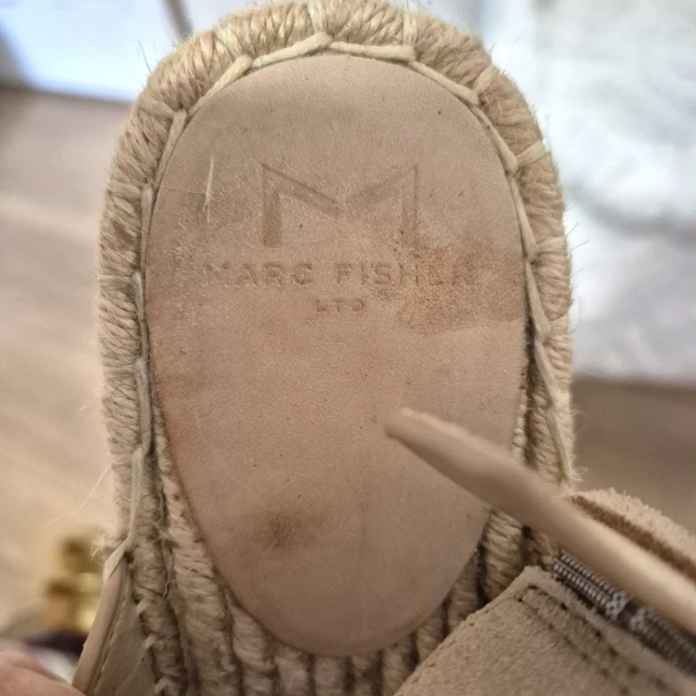 Marc Fisher Tan Espadrille Sandals..size:71/2